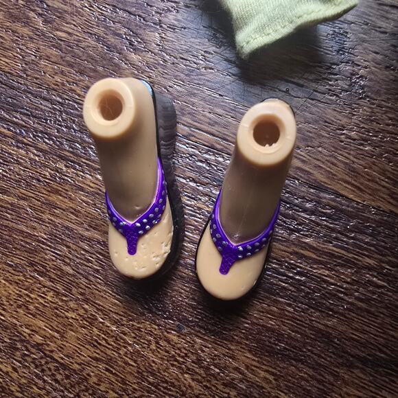 Bratz Funk Out Fianna Reproduction Doll with Outfit Shoes Earrings + Extra Top - Picture 4 of 6